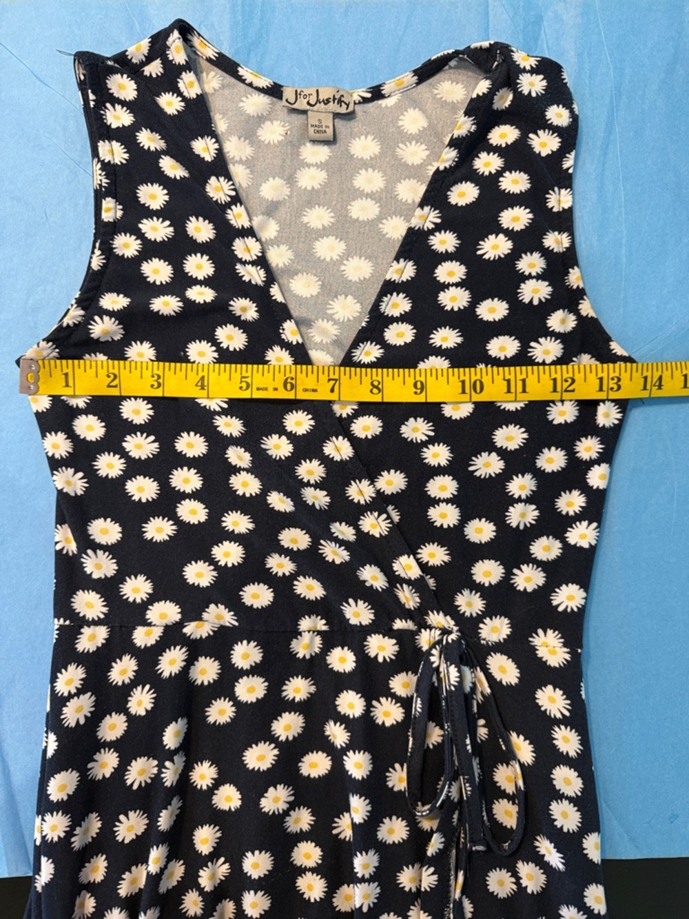 J for Justify Navy Dress with White Daisy Print
SZ Small - Picture 7 of 8